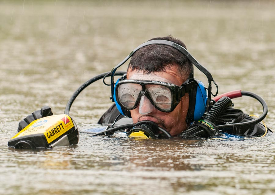 BERGUNG VON BEWEISMITTELN AM TATORT mit dem Sea Hunter-Metalldetektor