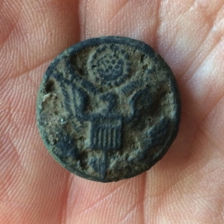 1914-1918 U.S. Army bronze eagle uniform button, found by Jason T.