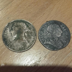 Königin Victoria-Eincentmünze aus dem Jahr 1884 und George III.-Halb-Cent-Münze aus dem Jahr 1770, gefunden von Shane K. mit seine ACE 200i.