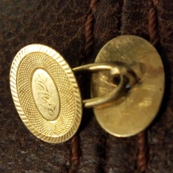 Boutons de manchette personnalisés en or de14 carats, trouvés par Terry B.