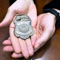 Badge de police de la Géorgie des années 1920, trouvé par Cheryl C.