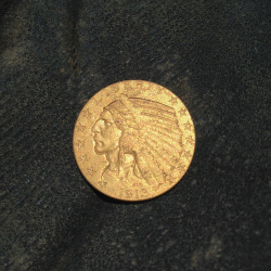Pièce de 5 $ en or avec tête d’indien, datant de 1913 et trouvée par Freddy F.