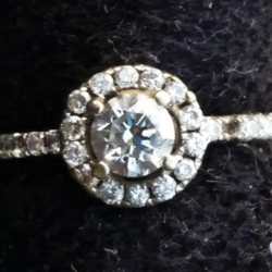 Mark R. a récupéré cette bague de fiançailles en diamant perdu avec son AT Gold