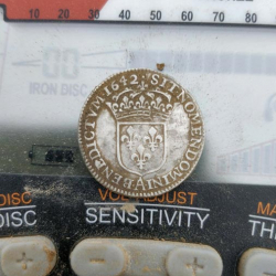 Moneda de 1/12 ECU de plata de Luis VIII de 1642, encontrada por Olivier