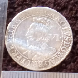 Moneda martillada de seis peniques del rey Carlos II de 1683, encontrado por James B.
