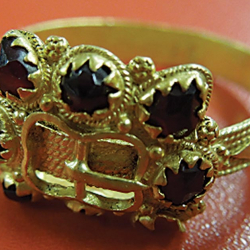 Un anillo de oro del siglo XVIII, encontrado por Lolke H.