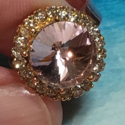 Bague en or rose avec 23 diamants, trouvée par Ray H.