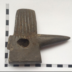 3000 Jahre altes Werkzeug eines Goldschmieds aus der Bronzezeit, in Großbritannien von Gary S. gefunden.
