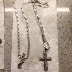Cadena cruzada de diamantes, encontrada por John W.