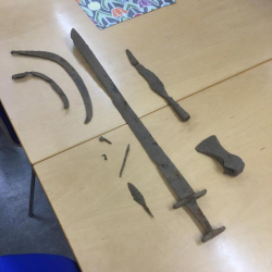 Artefactos vikingos, de alrededor del 1000 d. C., encontrados por Pal V.